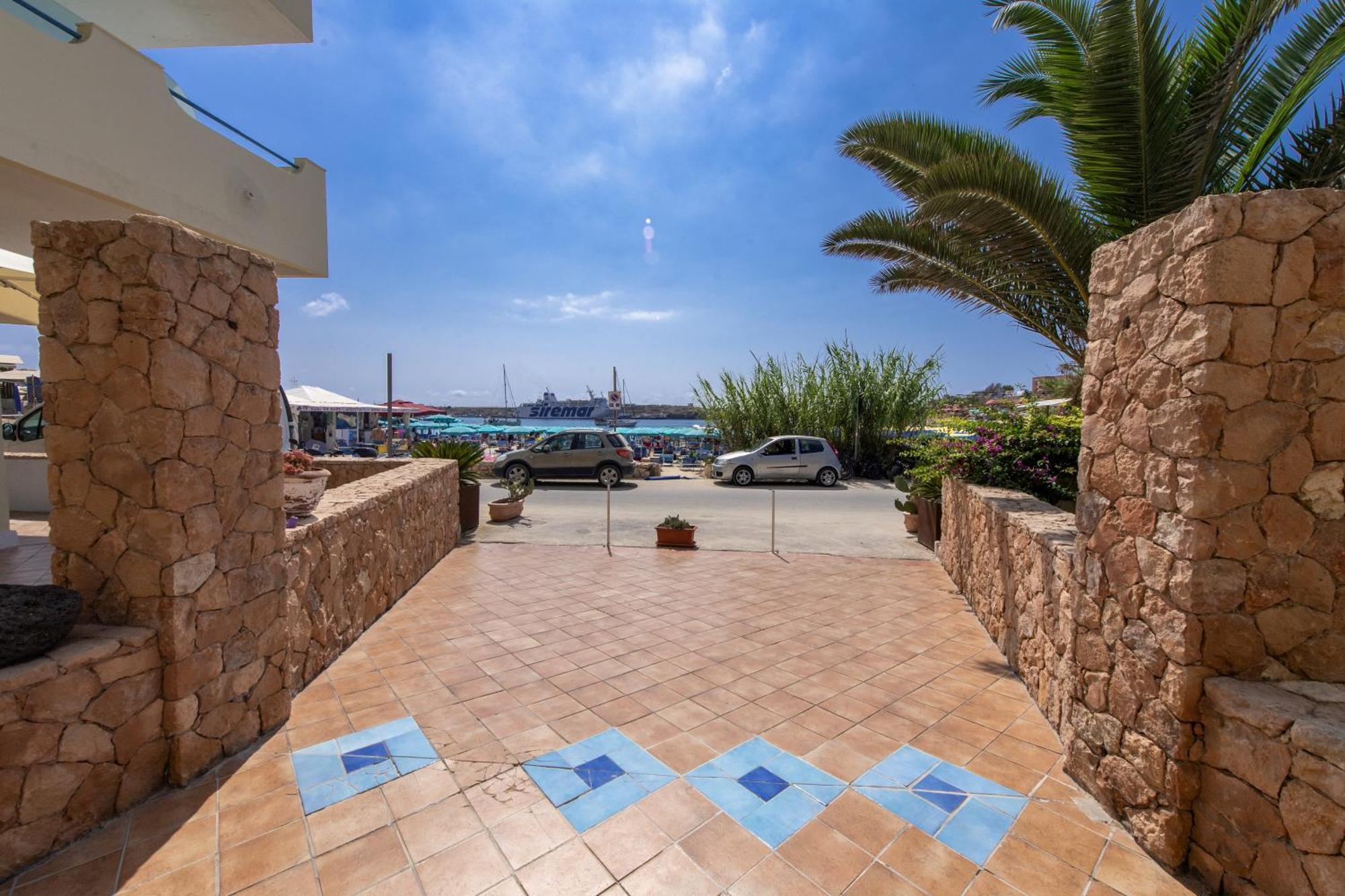 Hotel Baia Turchese ลัมเปดูซา ภายนอก รูปภาพ